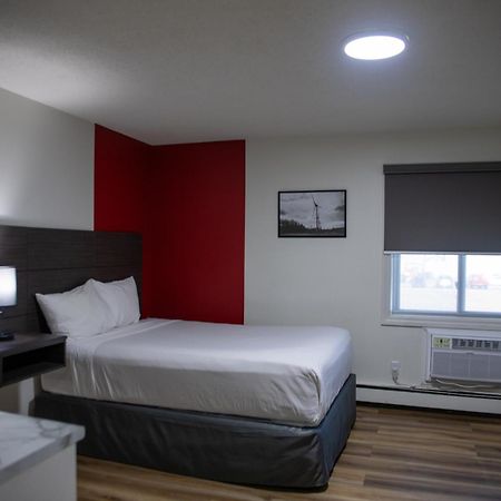 Ramada By Wyndham Dawson Creek Hotel Eksteriør billede