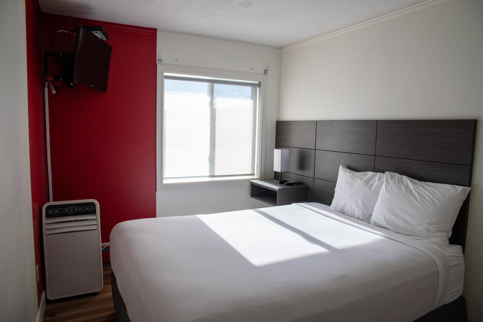Ramada By Wyndham Dawson Creek Hotel Eksteriør billede