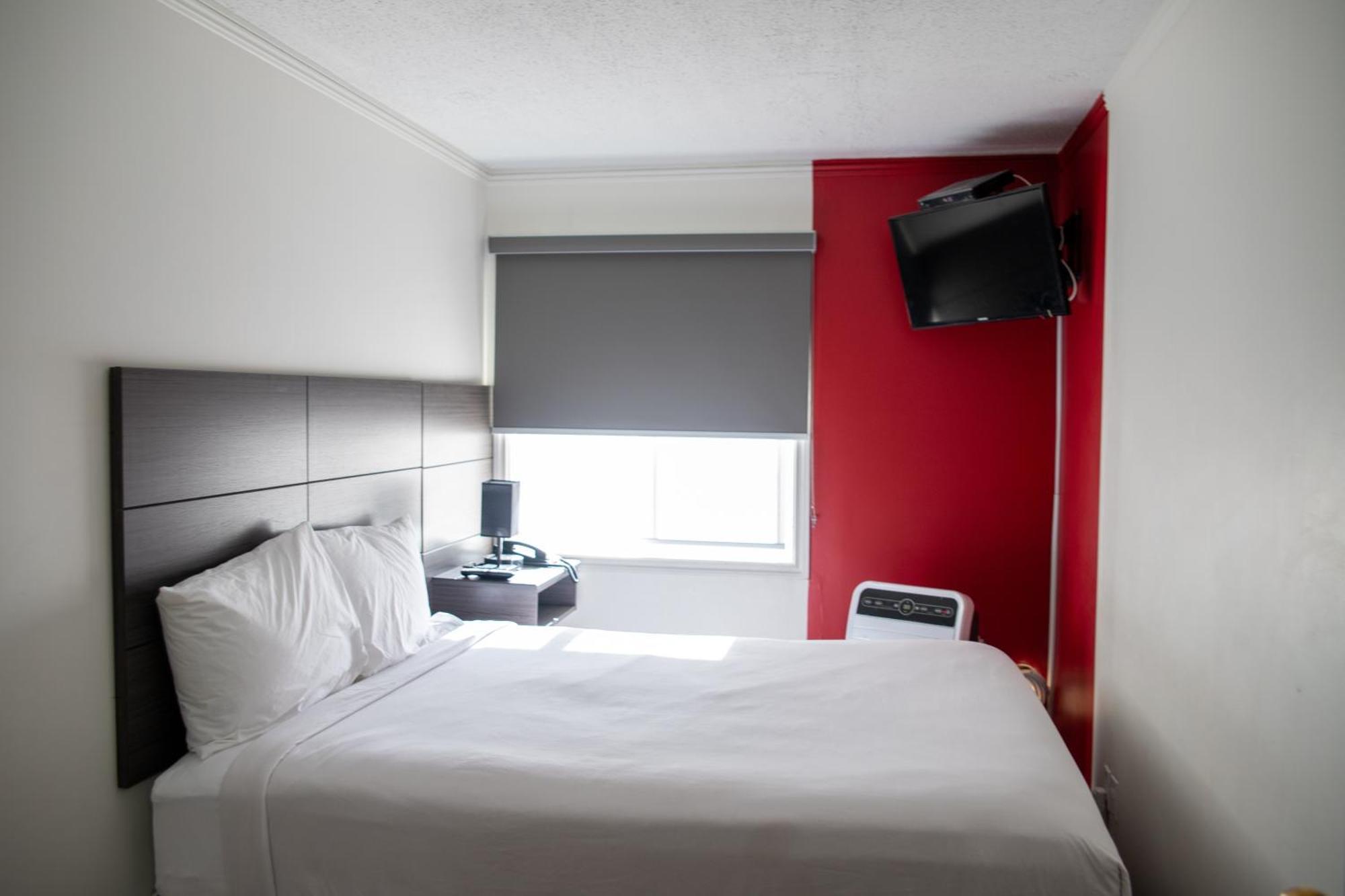 Ramada By Wyndham Dawson Creek Hotel Eksteriør billede