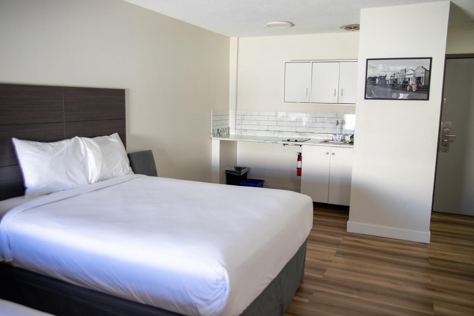 Ramada By Wyndham Dawson Creek Hotel Eksteriør billede