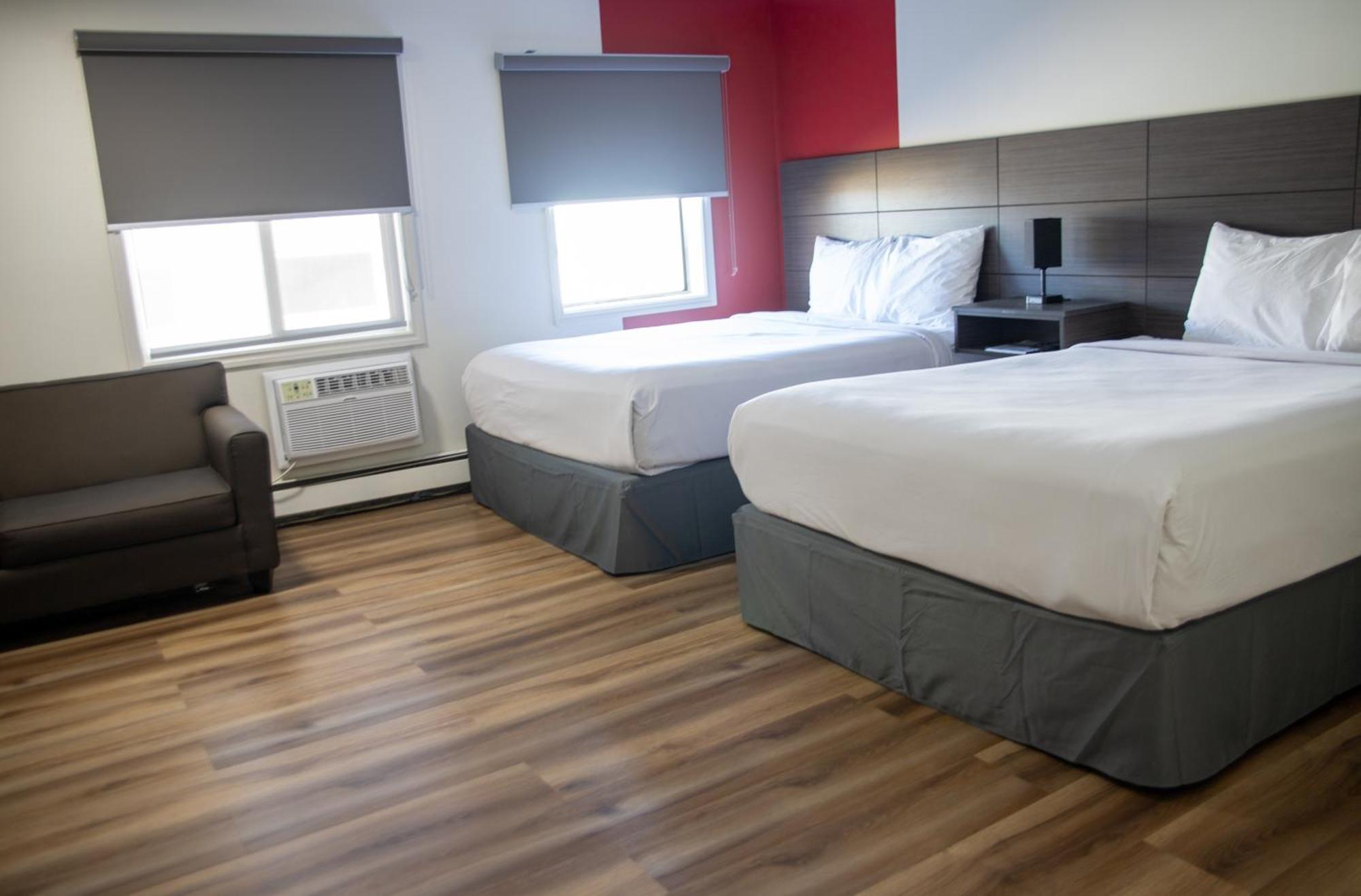 Ramada By Wyndham Dawson Creek Hotel Eksteriør billede