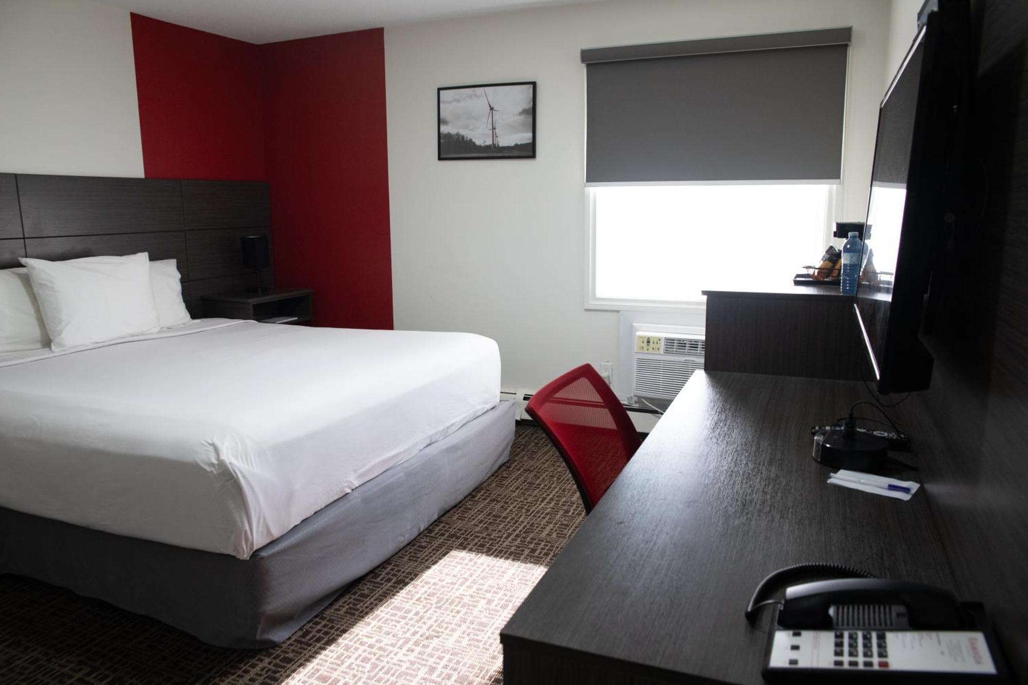 Ramada By Wyndham Dawson Creek Hotel Eksteriør billede
