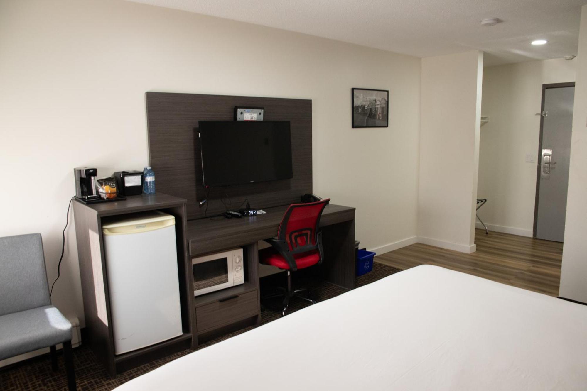 Ramada By Wyndham Dawson Creek Hotel Eksteriør billede