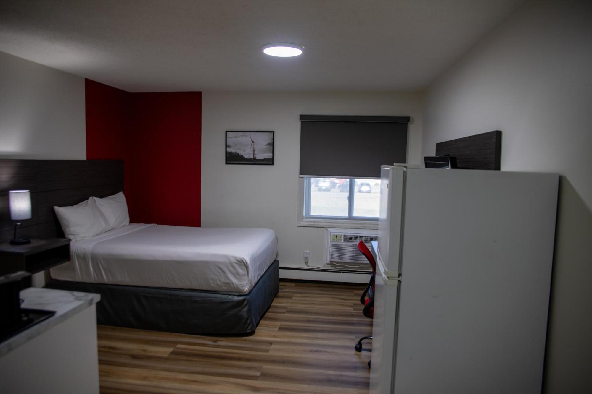 Ramada By Wyndham Dawson Creek Hotel Eksteriør billede