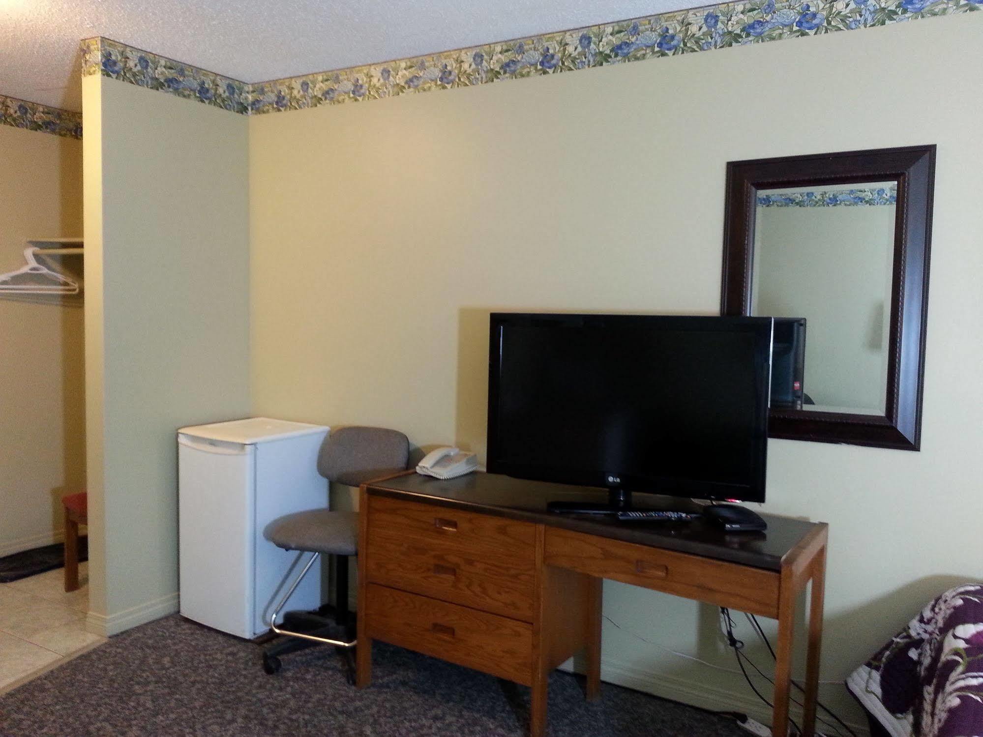 Ramada By Wyndham Dawson Creek Hotel Eksteriør billede