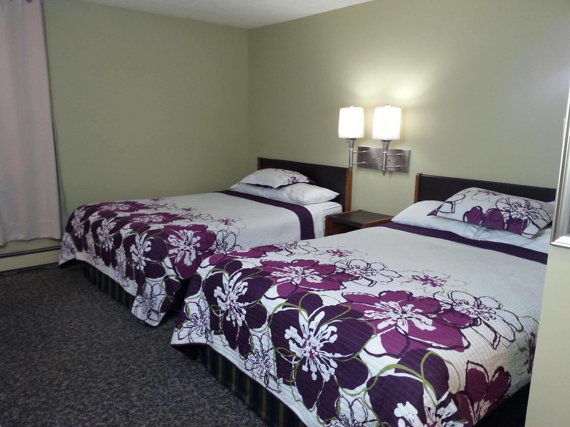 Ramada By Wyndham Dawson Creek Hotel Eksteriør billede