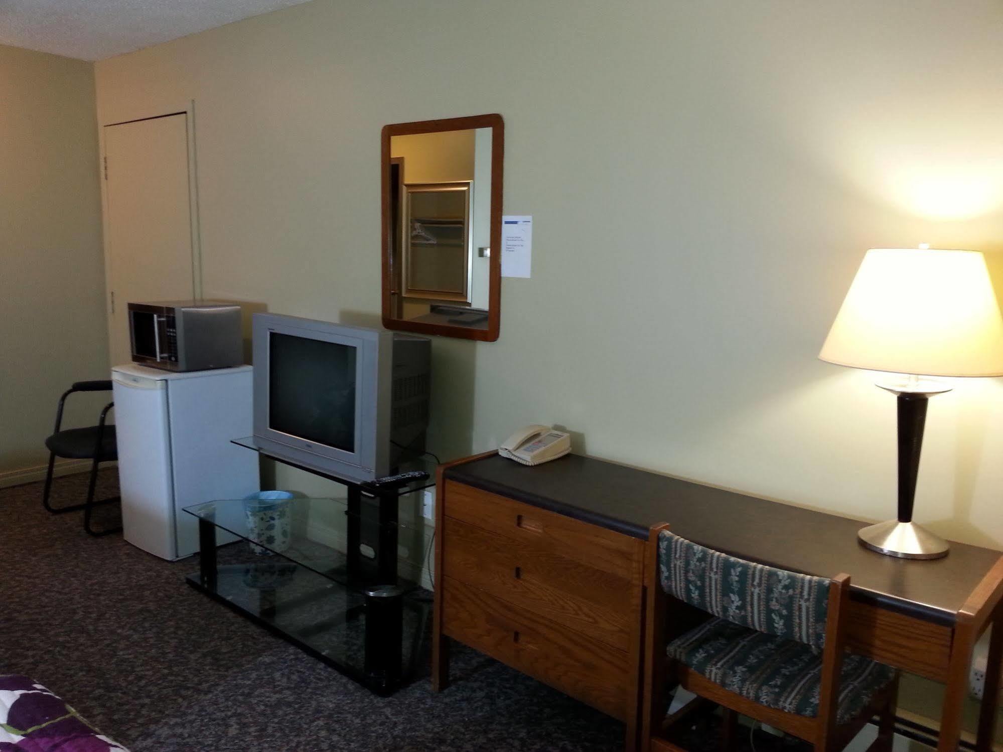 Ramada By Wyndham Dawson Creek Hotel Eksteriør billede